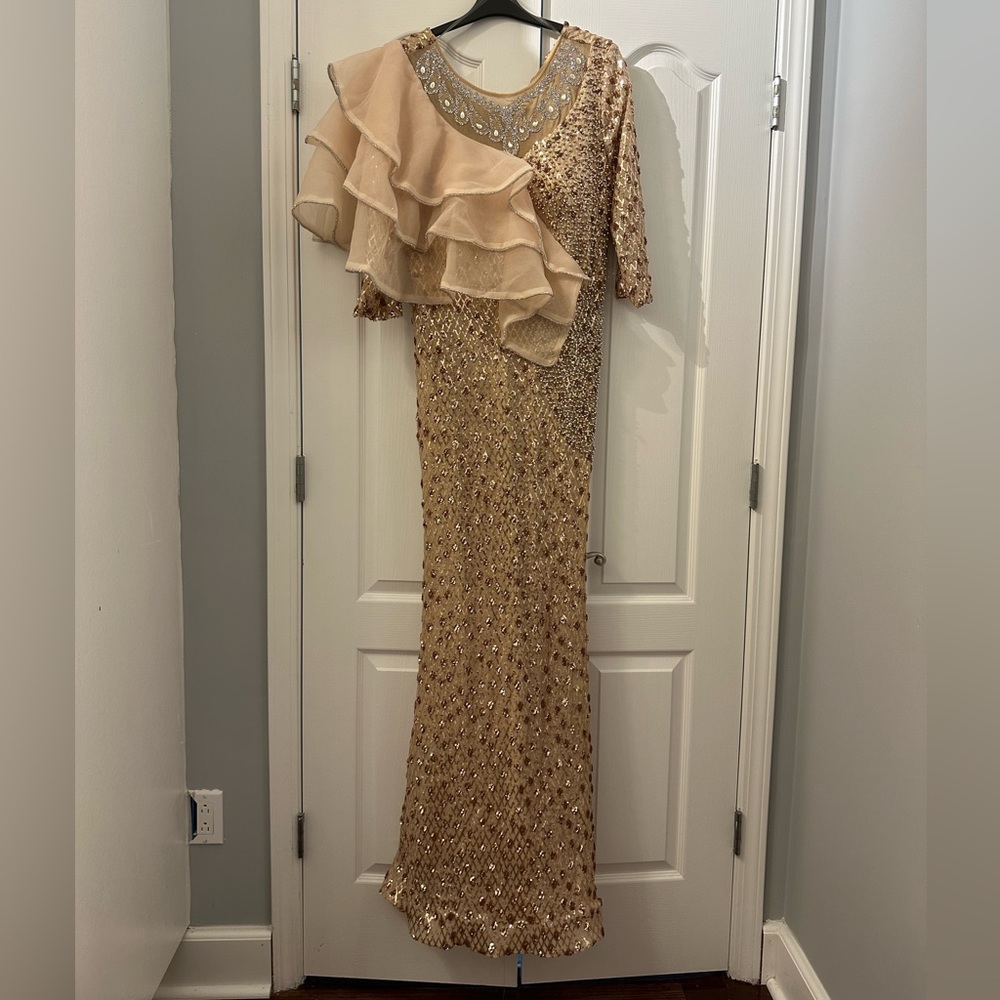 SOLD 💔 Bee Queen by Reseda Formal Gowns Sizes 48 and 50